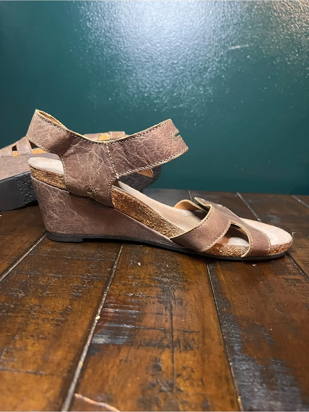 Taos Shoes Womens Size EU 37 US 6 Brown Leather Open Toe Slingback Sandals Wedge